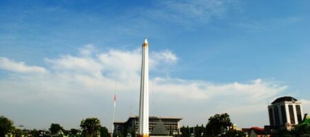 Tugu 10 November Surabaya